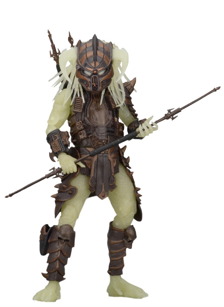 Фигурка Predator: Series 16 – Stalker Glow in the Dark (20 см) Фигурка Predator: Series 16 – Stalker Glow in the Dark (20 см)Высоко детализированная светящаяся в темноте фигурка Хищника Сталкера имеет почти 30 точек артикуляции и поставляется в комплекте с характерными аксессуарами завершающими образ этого безжалостного охотника – 3 копьями разной длины и наводящей ужас съемной рогатой маской.<br>