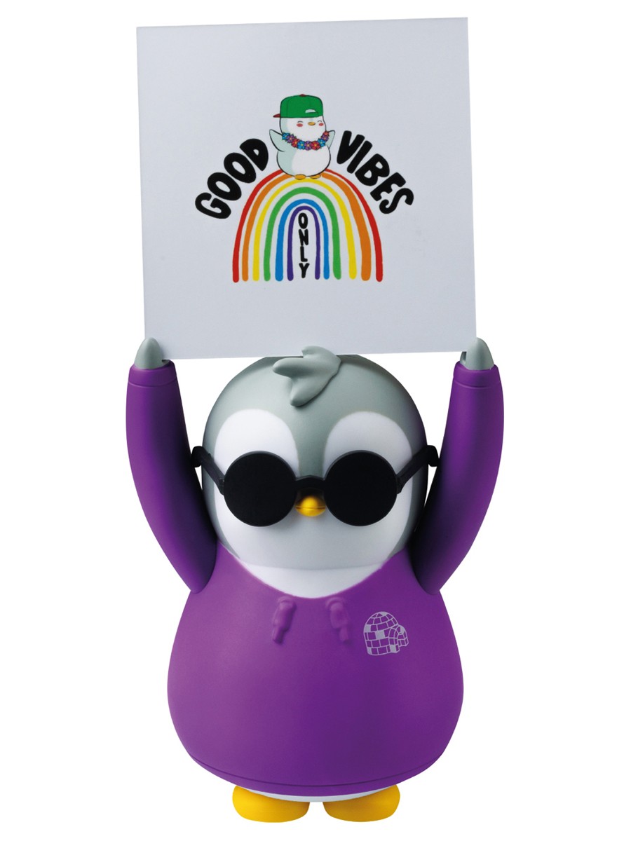 Фигурка Pudgy Penguins в фиолетовой куртке с доской для письма + аксессуары (11,5 см)
Фигурка Pudgy Penguins в фиолетовой куртке с доской для письма + аксессуары (11,5 см)