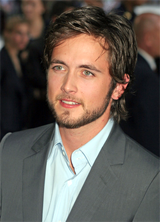   (Justin Chatwin)