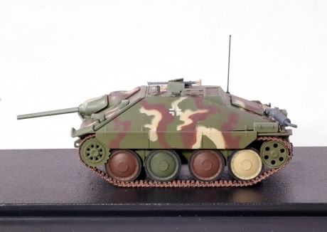  - Hetzer (STARR) Kampfgruppe Milowitz. Prague. April 1945 (1:72)