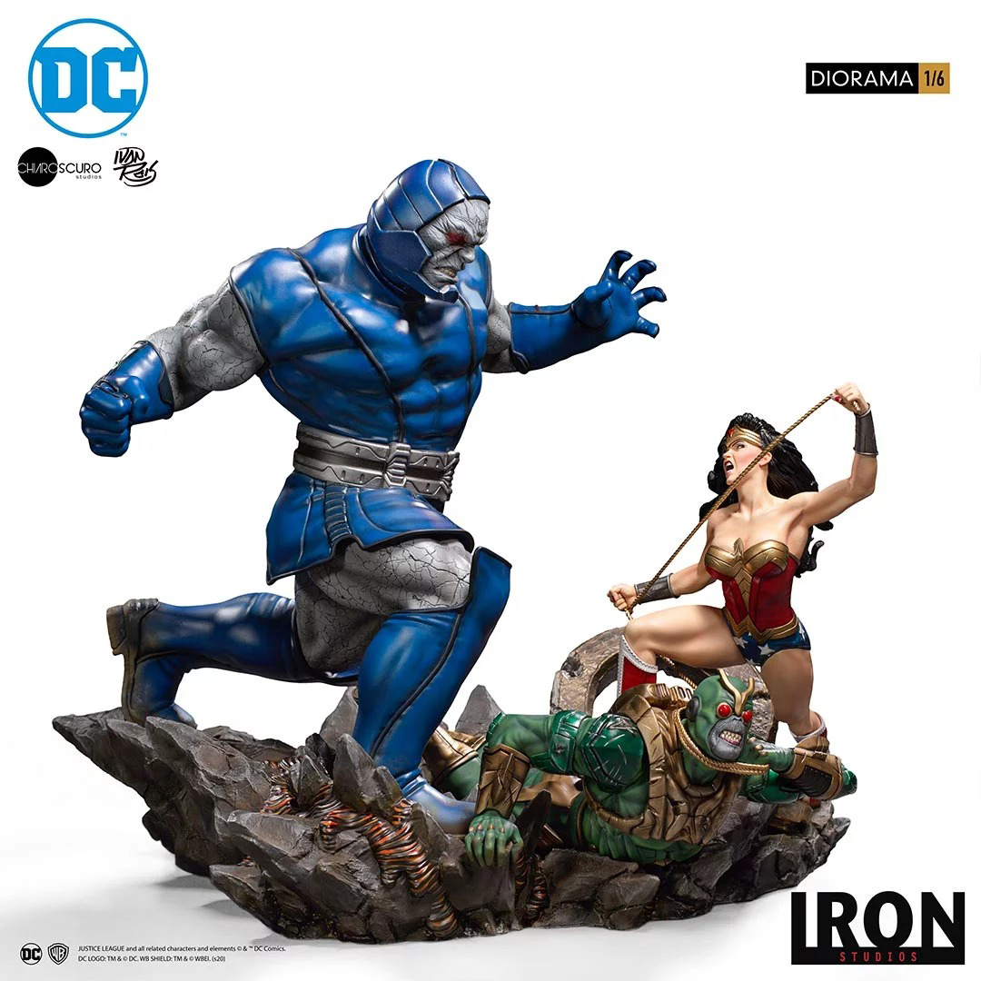 

Фигурка DC: Wonder Woman Vs Darkseid Diorama (47 см)