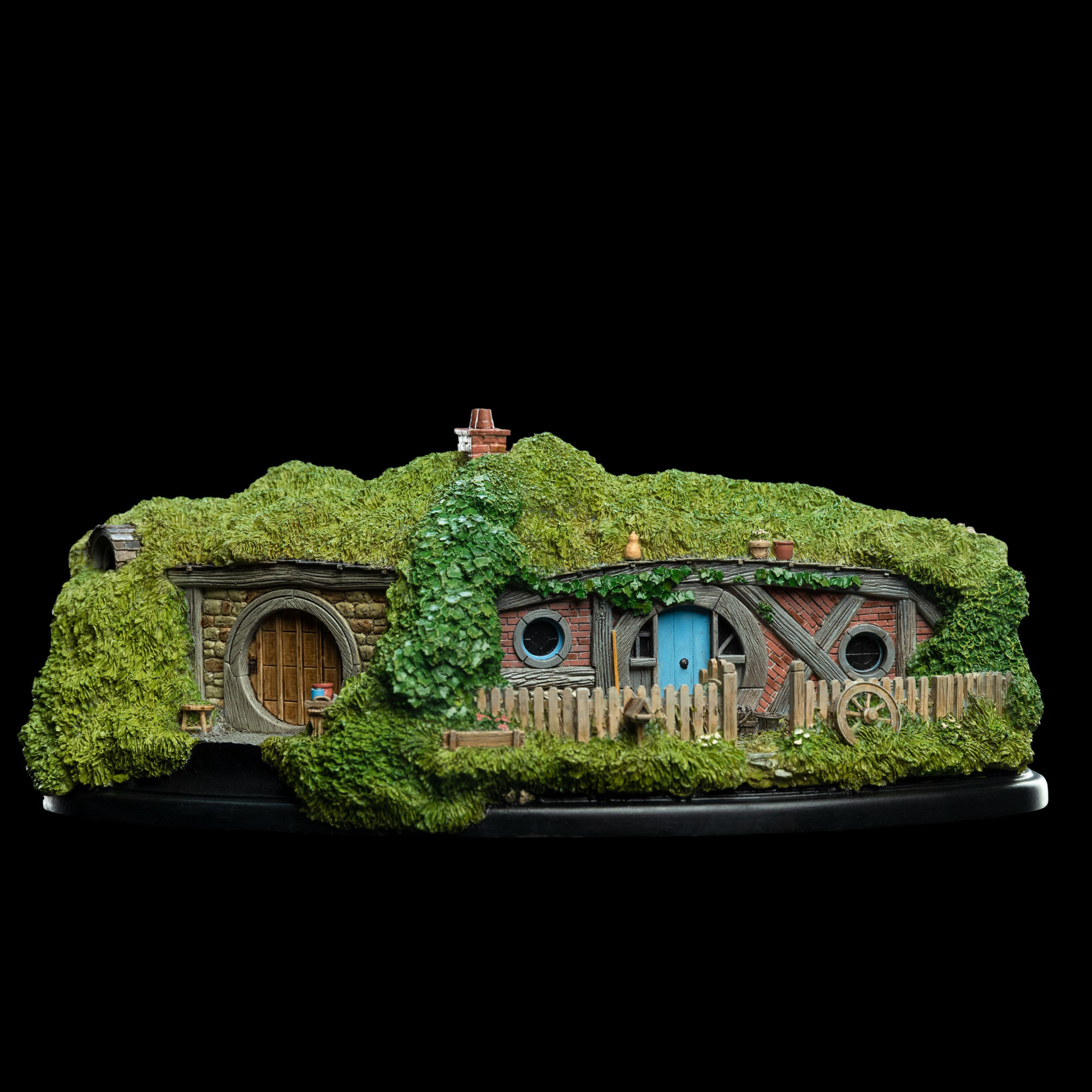 

Статуэтка The Hobbit An Unexpected Journey: Hobbit Hole 24 Gandalf`s Cutting (20 см)