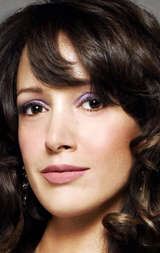   (Jennifer Beals)