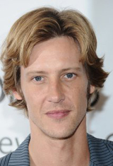   (Gabriel Mann)