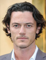   (Luke Evans)