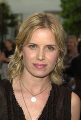   (Kim Dickens)