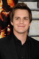   (Johnny Simmons)