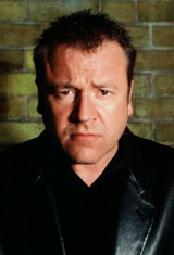   (Ray Winstone)