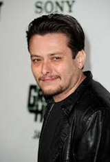   (Edward Furlong)