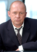   (Peter Firth)