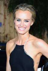   (Taylor Schilling)