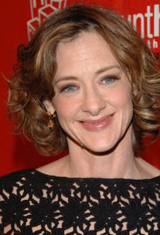   (Joan Cusack)