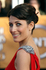   (Lisa Edelstein)