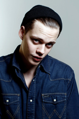   (Bill Skarsgard)