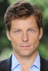   (Jamie Bamber)