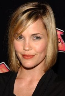   (Leslie Bibb)