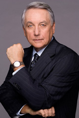   (Bob Gunton)