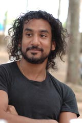   (Naveen Andrews)