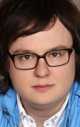   (Clark Duke)