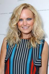   (Malin Akerman)