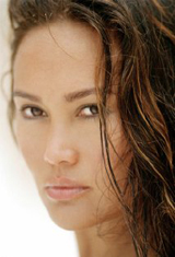   (Tia Carrere)