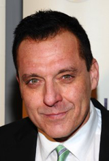   (Tom Sizemore)