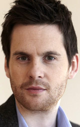   (Tom Riley)