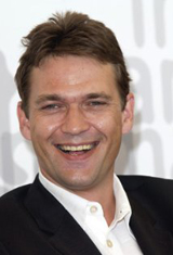   (Dougray Scott)