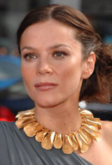   (Anna Friel)