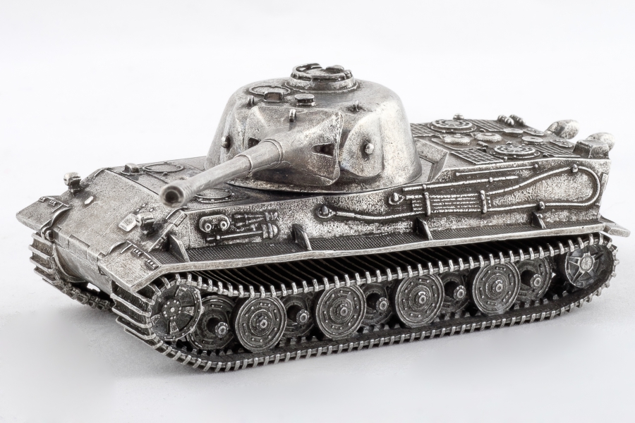 Название первой модели танка. Модель танка Lowe World of Tanks. Металлические модели танков World of Tanks. Игрушки танки ворлд оф танк. Lowe 1/72.