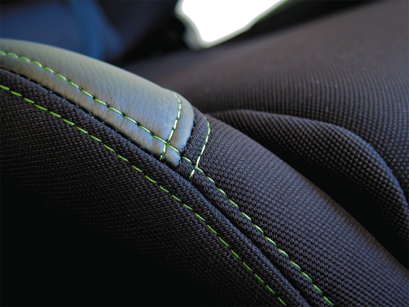   EL33T Elite V2 Fabric&PU (Black/green stitching)