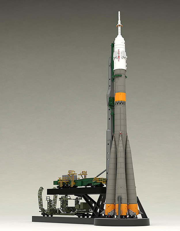 -  Plastic Model Soyuz Rocket & Transport Train 2nd Re-Run ( 1:150) (32 )