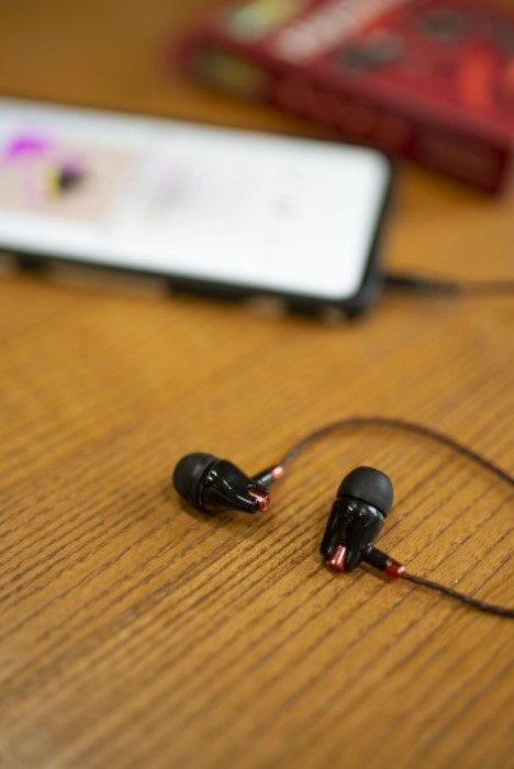 �������� More Choice G26 ��������� ��������� � ���������� � AUX �������� 3.5 mm  (Red)