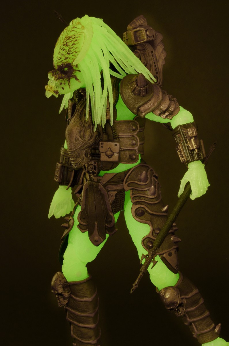 ������� Predator: Series 16 � Stalker Glow in the Dark (20 ��)