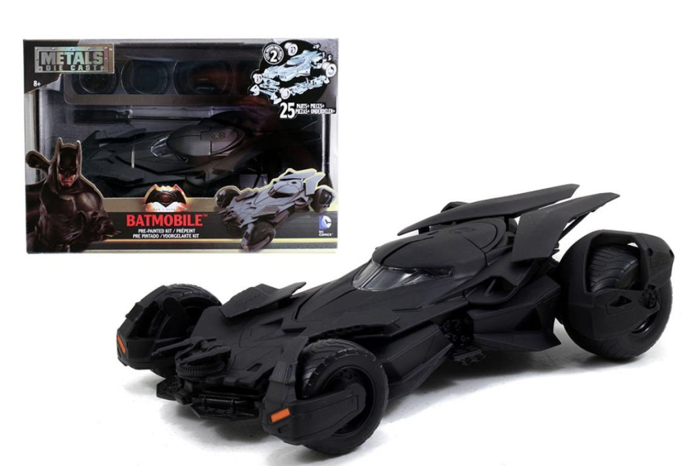    DC Comics:     :     Batman v Superman: Dawn of Justice Batmobile Model Kit Black (1:24)