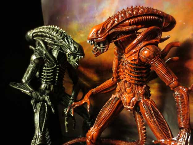   Aliens 7 Series 2 Genocide 2 Pack (18 )