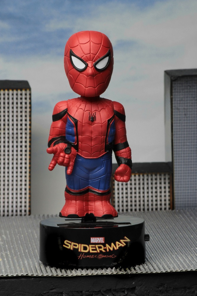 Фигурка NECA Spider-Man: Homecoming Spider-Man – на солнечной батарее (16 см)