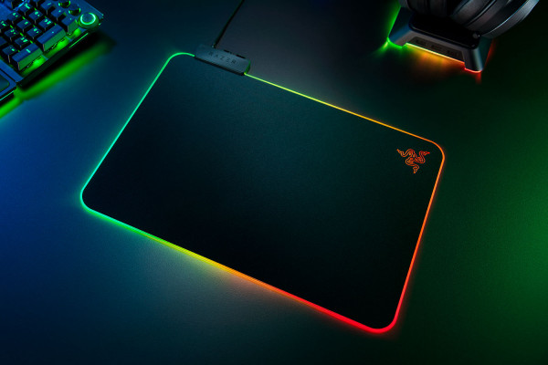 Коврик для мыши Razer Firefly V2 (RZ02-03020100-R3M1)