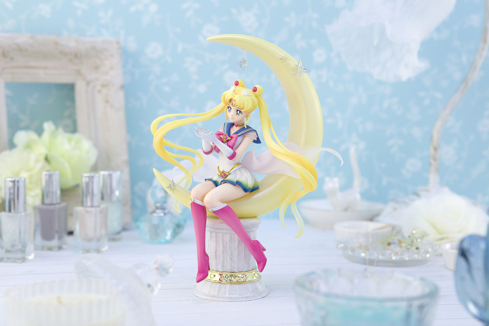 ������� Figuarts ZERO: Pretty Guardian Sailor Moon � Eternal Super Sailor Moon Bright Moon & Legendary Silver Crystal (19 ��)