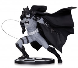  Batman Black & White. Statue By Ivan Reis (17 )