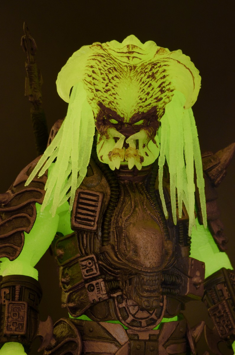 ������� Predator: Series 16 � Stalker Glow in the Dark (20 ��)
