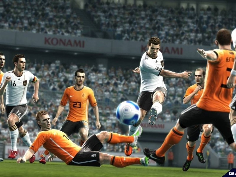 Pro Evolution Soccer 2013 [PSP]