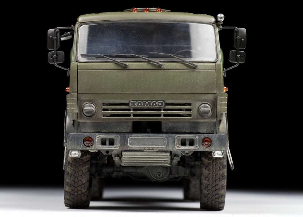 Сборная модель Российский трехосный грузовик К-5350 Мустанг
