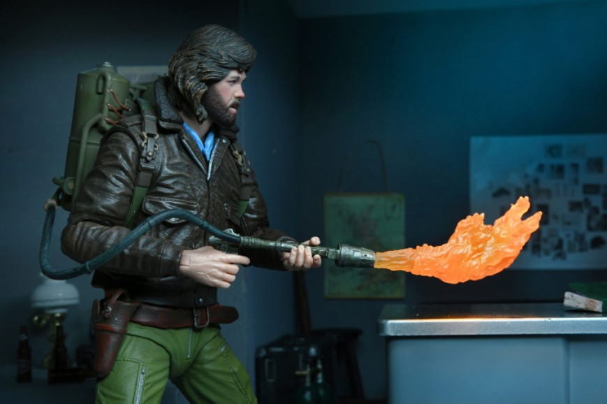  Ultimate: The Thing   MacReady V2 Station Survival Scale Action Figure (18 )