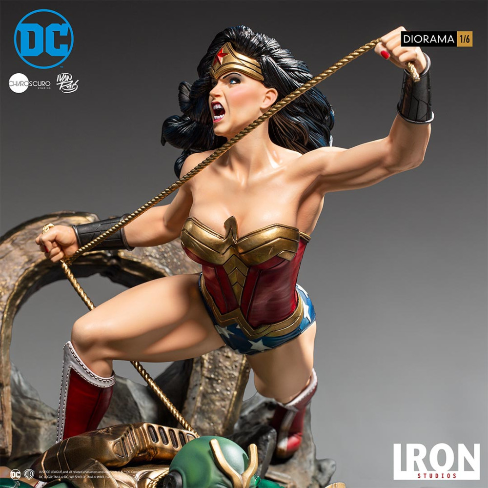  DC: Wonder Woman Vs Darkseid Diorama (47 )