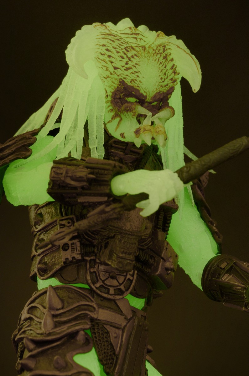 ������� Predator: Series 16 � Stalker Glow in the Dark (20 ��)