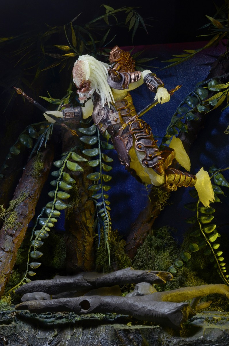 ������� Predator: Series 16 � Stalker Glow in the Dark (20 ��)