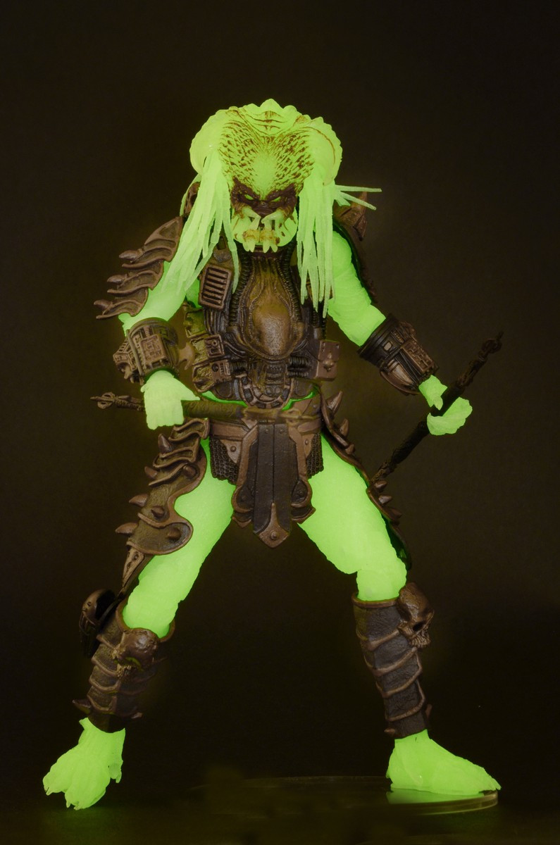 ������� Predator: Series 16 � Stalker Glow in the Dark (20 ��)