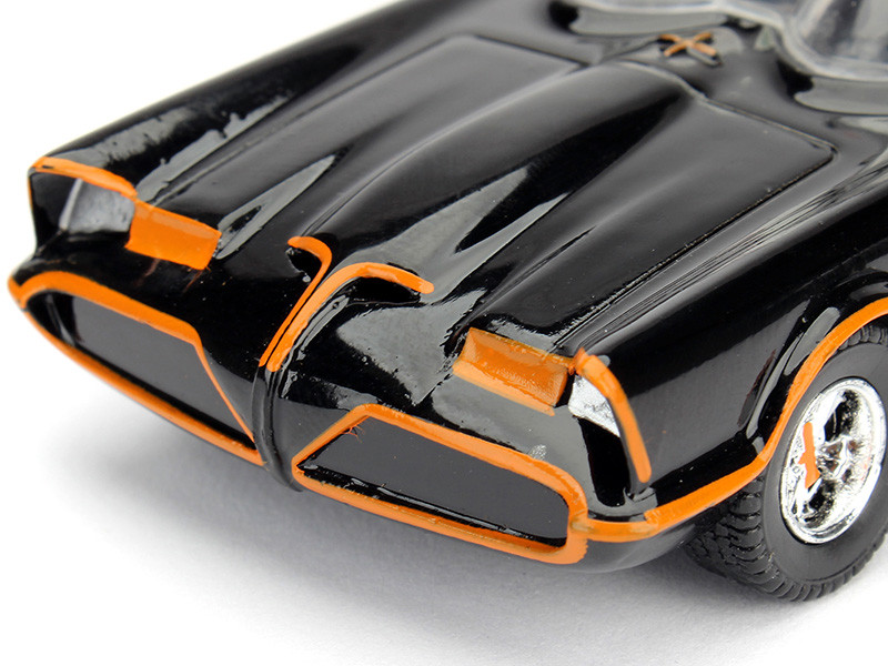 ����� Batmobile 1966 Classic Batmobile Free Rolling (1:32)