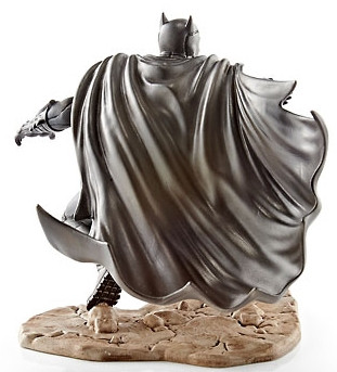 ������� DC Comics: ������ �� ������ � ���� �������������� � Justice League Batman Kneeling (9 ��)